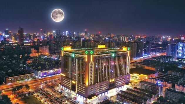 欢乐中秋相聚宇宙中心万家丽，情浓意更浓